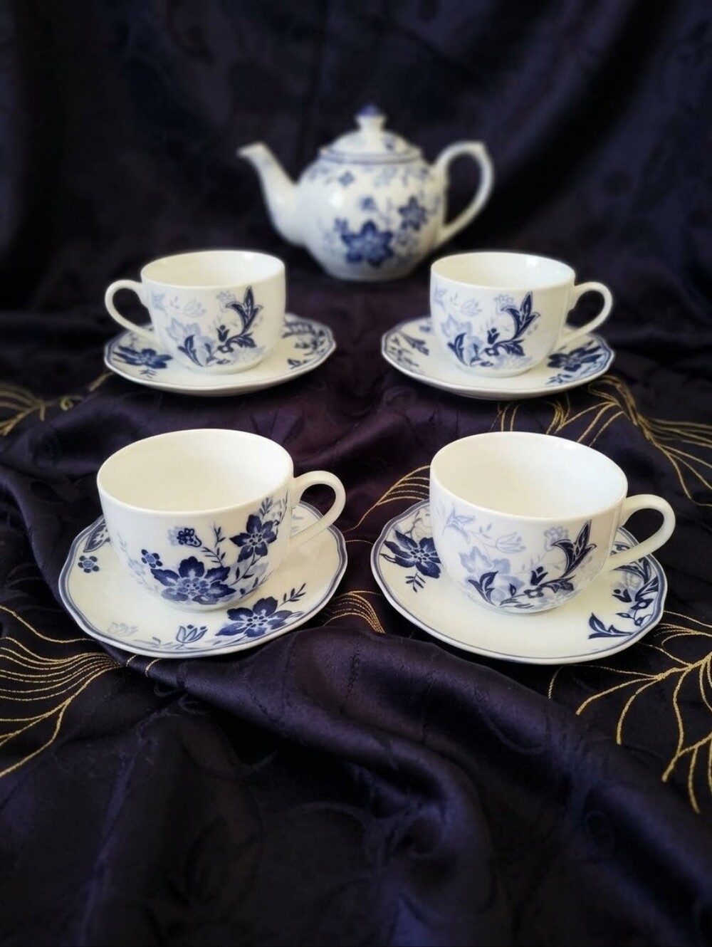 Stokes Vienna Tea Set 4 Teacups & Saucers White & Blue Floral